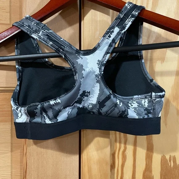 Nike women’s size small black and white digital pattern - Picture 3 of 4